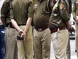 Photo of अफेयर को लेकर हुए विवाद के बाद यूपी के 5 पुलिसकर्मी निलंबित..