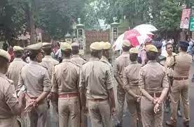 Photo of उप्र : सपा विधायकों को विधान भवन परिसर में धरना देने से पहले हिरासत में लिया गया..