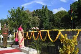 Photo of राष्ट्रपति द्रौपदी मुर्मू ने मॉरीशस में सर शिवसागर रामगुलाम और सर अनिरुद्ध जगन्नाथ को श्रद्धांजलि अर्पित की..