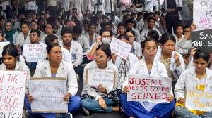 Photo of कोलकाता में महिला डॉक्टर से बलात्कार व हत्या मामला, आईएमए की 24 घंटे की देशव्यापी हड़ताल…