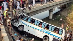 Photo of फरीदकोट में बस नाले में गिरी, छह की मौत….