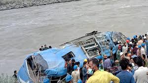 Photo of पाकिस्तान में मिनी-बस के नाले में गिरने से आठ लोगों की मौत..