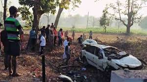 Photo of छत्तीसगढ़: महाकुंभ जा रही कार पुलिया से गिरी, दो लोगों की मौत, चार घायल….