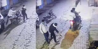 Photo of अलीगढ़ में युवक पर ताबड़तोड़ फायरिंग, दर्दनाक मौत, पुलिस जांच में जुटी..