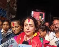 Photo of पुरी पहुंचीं हेमा मालिनी, भगवान जगन्नाथ संग खेली होली….