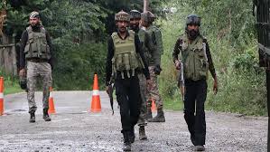 Photo of कुपवाड़ा में सुरक्षाबलों और आतंकवादियों के बीच मुठभेड़, दो से तीन आतंकी फंसे…