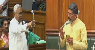 Photo of बिहार विधानसभा में मोबाइल देखकर प्रश्न पूछने पर राजद के विधायक पर भड़के नीतीश कुमार…