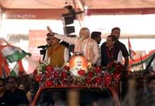 Photo of भोपाल में महिलाओं ने तिरंगा लहराकर किया प्रधानमंत्री मोदी का स्वागत..