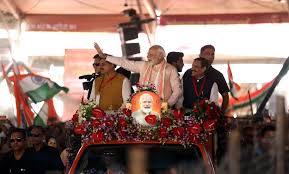 Photo of भोपाल में महिलाओं ने तिरंगा लहराकर किया प्रधानमंत्री मोदी का स्वागत..