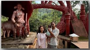 Photo of पति और बेटे ‘जॉय’ संग देवोलिना पहुंचीं गुवाहाटी के भीमाशंकर धाम, बोलीं- दर्शन कर धन्य हो गई..