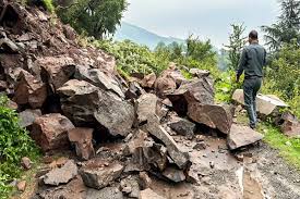 Photo of हिमाचल प्रदेश: मंडी जिले में बादल फटने से भारी नुकसान, एक की मौत, सात लापता…