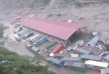 Photo of नेपाल-चीन बॉर्डर पर बाढ़ ने मचाई तबाही, पानी में बहे कई वाहन, 18 लोग लापता…