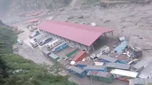 Photo of नेपाल-चीन बॉर्डर पर बाढ़ ने मचाई तबाही, पानी में बहे कई वाहन, 18 लोग लापता…