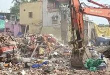 Photo of दिल्ली के आजाद मार्केट में तीन मंजिला इमारत ढही, 46 वर्षीय व्यक्ति की मौत..