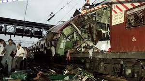 Photo of 2006 मुंबई ट्रेन ब्लास्ट केस: सबूतों के अभाव में बॉम्बे हाईकोर्ट ने 12 आरोपियों को किया बरी…