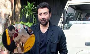 Photo of सनी देओल ने दलाई लामा से की मुलाकात…