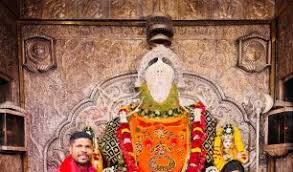 Photo of भारतीय तेज गेंदबाज उमेश यादव ने उज्जैन में श्री महाकालेश्व र ज्योतिर्लिंग मंदिर के दर्शन किए..