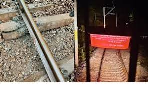 Photo of ओडिशा-झारखंड सीमा पर नक्सलियों ने रेलवे ट्रैक उड़ाया, ट्रेन संचालन ठप, सर्च ऑपरेशन शुरू…