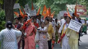 Photo of बांग्लादेश में अल्पसंख्यकों पर अत्याचार बढ़े, अवामी लीग ने यूनुस के नेतृत्व वाली अंतरिम सरकार की आलोचना की….