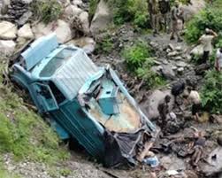 Photo of जम्मू-कश्मीर के उधमपुर में सीआरपीएफ का बंकर व्हीकल खाई में गिरा, दो जवान शहीद..