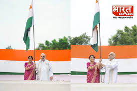Photo of शाह ने ‘हर घर तिरंगा’ अभियान के तहत अपने आवास पर तिरंगा फहराया….