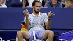 Photo of मेदवेदेव पर खेल भावना के उल्लंघन के कारण 42500 डॉलर जुर्माना…