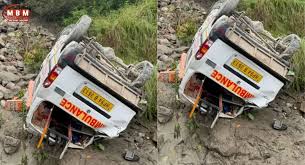 Photo of होशियारपुर में भीषण हादसा: एम्बुलेंस गहरी खाई में गिरने से तीन की मौत, दो घायल…