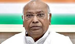 Photo of वोट चोरी में भाजपा की मदद क्यों कर रहा आयोग : खरगे..