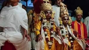 Photo of रामलीला में एक दिन मंच पर नहीं होते राम, बिना माइक, लाइट के होता है विश्व प्रसिद्ध रामलीला का मंचन…