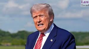 Photo of हेलिकॉप्टर में ट्रंप को पत्नी मेलानिया ने दिखाई उंगली, तनावपूर्ण क्षण बने सुर्खियां