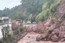 Photo of हिमाचल के सोलन में भारी बारिश से 40 स्कूलों को नुकसान, 6 पूरी तरह ध्वस्त…