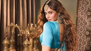 Photo of आसमानी लहंगे में सजी आमना शरीफ, हर अदा में झलका ‘फितूर’,,