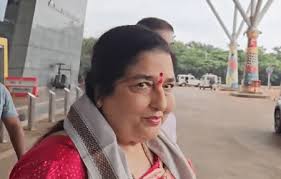 Photo of मुंबई से रायपुर पहुंचीं अभिनेत्री अनुराधा पौडवाल और अदा शर्मा, नवरात्रि गरबा महोत्सव में लेंगी हिस्सा.