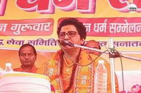 Photo of ‘भाई-बाप के रहते बहनों-बेटियों को प्रेम जाल में फंसाया जा रहा’, ‘लव जिहाद’ पर बोलीं साध्वी प्रज्ञा ठाकुर.