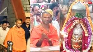 Photo of महाकाल के दर्शन करने उज्जैन पहुंचे शिखर धवन, भस्म आरती में शामिल हुए