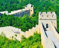 Photo of ग्रेट वॉल ऑफ चाइना पर नाम और आकृति उकेरने का मोह पर्यटक जोड़े को महंगा पड़ गया