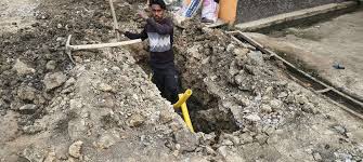 Photo of गैस पाइप लाइन बिछाने में ठेकेदार की लापरवाही लोगों के लिए बन रही परेशानी का सबब..