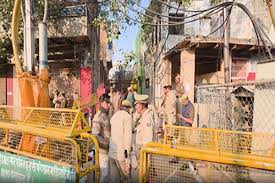 Photo of मथुरा में कड़ी सुरक्षा, श्री कृष्ण जन्मभूमि और शाही ईदगाह मस्जिद के आसपास कई रास्ते बंद..