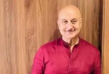 Photo of तालियों की गड़गड़ाहट से दर्शकों ने लुटाया अनुपम खेर पर प्यार, मंच से अभिनेता की एक्टिंग ने किया मोहित…