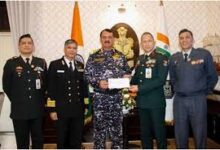 Photo of सशस्त्र सेना झंडा दिवस, सीडीएस व नौसेना प्रमुख ने सशस्त्र बलों के समर्पण को किया नमन..