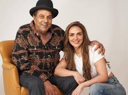 Photo of ‘आपकी बहुत याद आती है पापा’, पिता धर्मेंद्र को याद कर भावुक हुईं ईशा देओल…