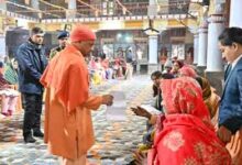 Photo of कड़ाके की ठंड के बीच सीएम योगी ने किया जनता दर्शन, 250 लोगों की समस्याएं सुनी