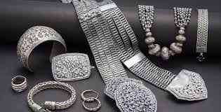 Photo of हाजिर चांदी के भाव में मामूली गिरावट, चेन्नई और हैदराबाद में चांदी अभी भी 2.50 लाख के पार