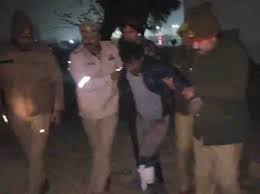 Photo of बुलंदशहर: बच्ची के रेप और हत्या मामले में फरार दो आरोपी पुलिस मुठभेड़ में घायल, गिरफ्तार