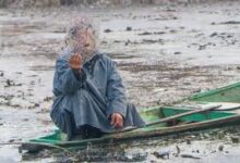 Photo of जम्मू-कश्मीर में फ्रीजिंग पॉइंट से कई डिग्री नीचे लुढ़का पारा, डल झील और जलाशय जमे