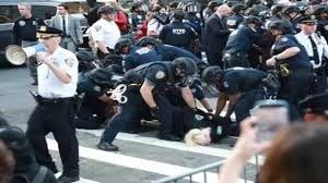 Photo of आईसीई के विरोध में सड़कों पर उतरा कैलिफोर्निया; कई शहरों में विरोध प्रदर्शन