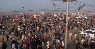 Photo of कड़ाके की ठंड में भी माघ मेला में श्रद्धालुओं की भारी भीड़, संगम में लगा रहे पवित्र डुबकी