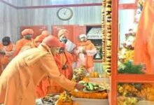 Photo of योगी आदित्यनाथ ने अर्पित की गुरु गोरखनाथ को आस्था की खिचड़ी, सभी नागरिकों को शुभकामनाएं दीं