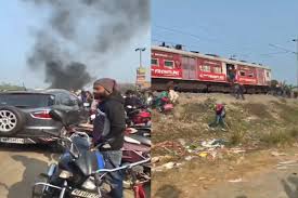 Photo of पश्चिम बंगाल में फरक्का से चाकुलिया तक सड़क-रेल जाम, भाजपा ने कानून-व्यवस्था पर उठाए सवाल