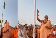 Photo of स्वामी अविमुक्तेश्वरानंद ने फहराया तिरंगा -9 दिनों से शिविर के बाहर विरोध में हैं बैठे…